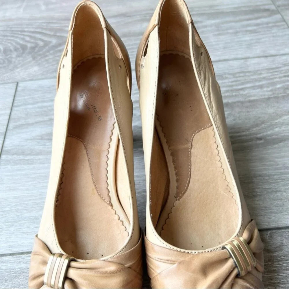Blondo Tan Ivory Contrasting Colour Leather Peep Toe  Cutout Platform Pumps - Picture 4 of 16